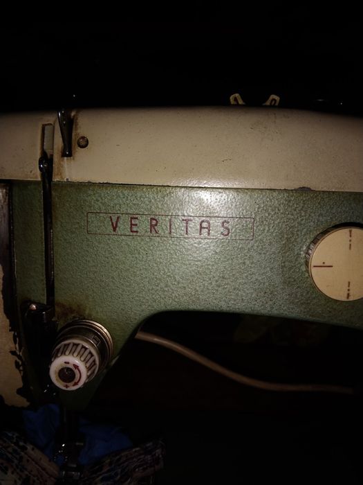 Продам швейную машинку