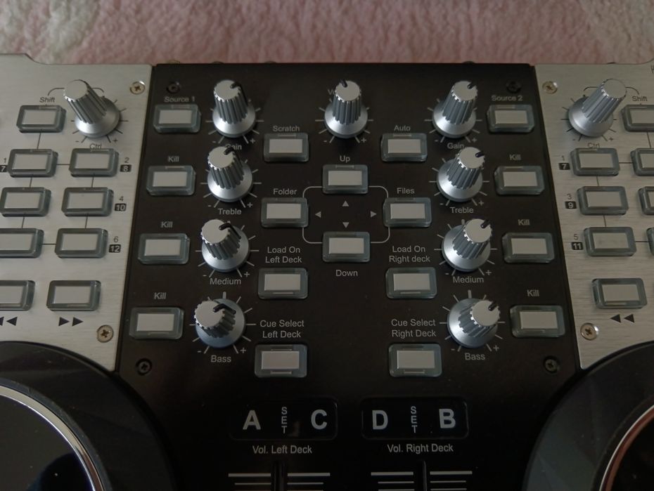 Controladora Hercules DJ Console 4 MX