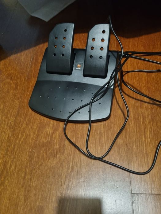 Volante e Pedais gaming