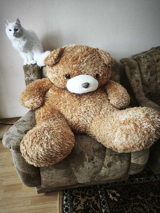 Продам большого плюшевого медведя в отличном состоянии.