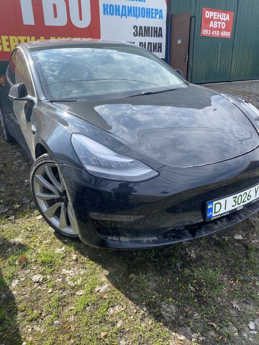 Оренда авто тесла 3