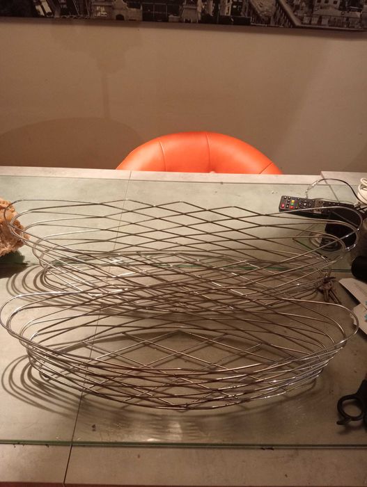 2 fruteiras em metal