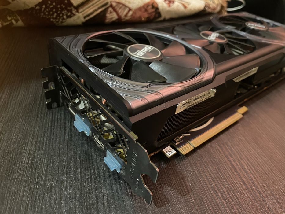 Відеокарта AMD RX Vega 64