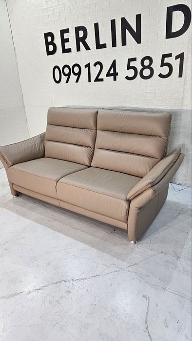 Шкіряний тримісний  диван  бежевий  .  Не  розкладаэться.  Нiмеччина