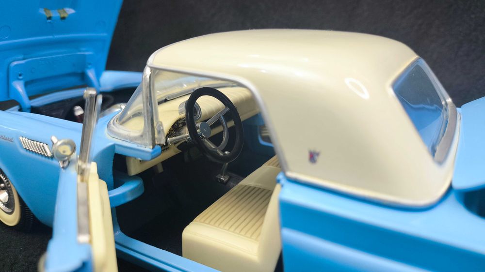 Модель авто 1.18 Ford Thunderbird 1957 Blue (Road Signature)