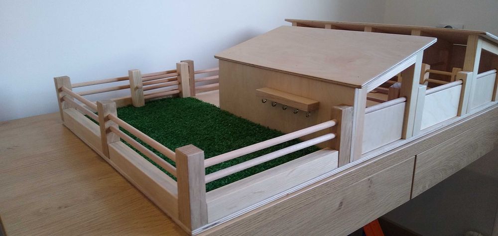 Stadnina dla koni typu ,, schleich" drewniana 6 boksów