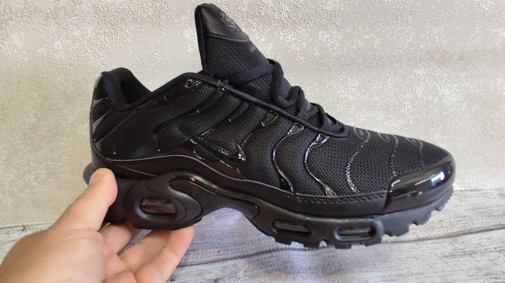 Czarne buty nike air max tn plus nowe 44
