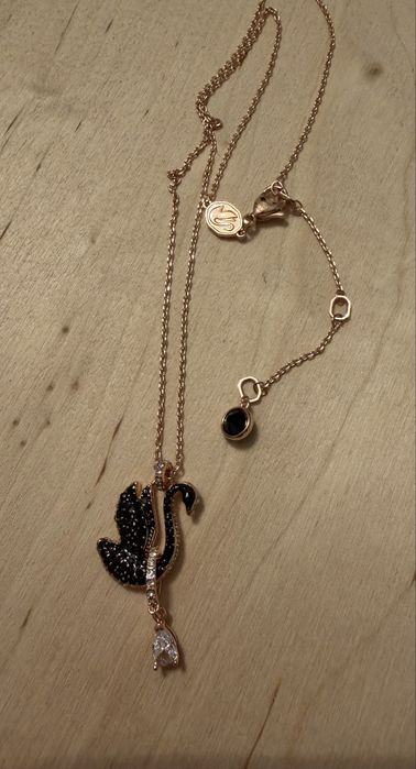 Naszyjnik Czarny łabędź z łezką sygn Swarovski