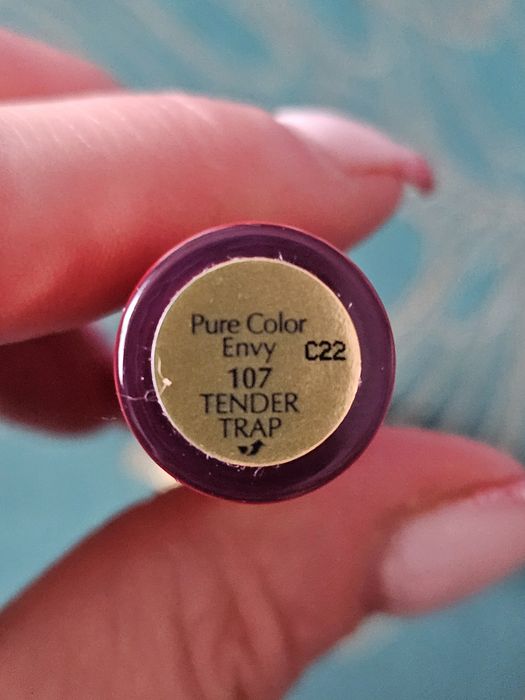 Estee  Lauder  czerwony błyszczyk