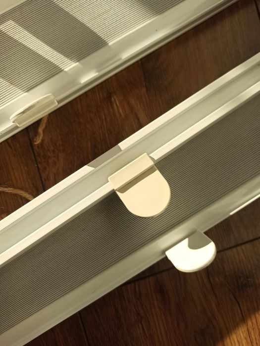 Plisy na okno w kolorze szarym