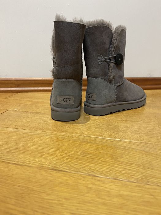 Продам жіночі чоботи UGG