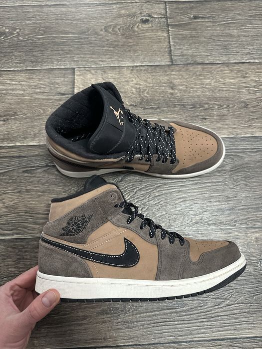 Кросівки NIKE AIR JORDAN 1 MID SE