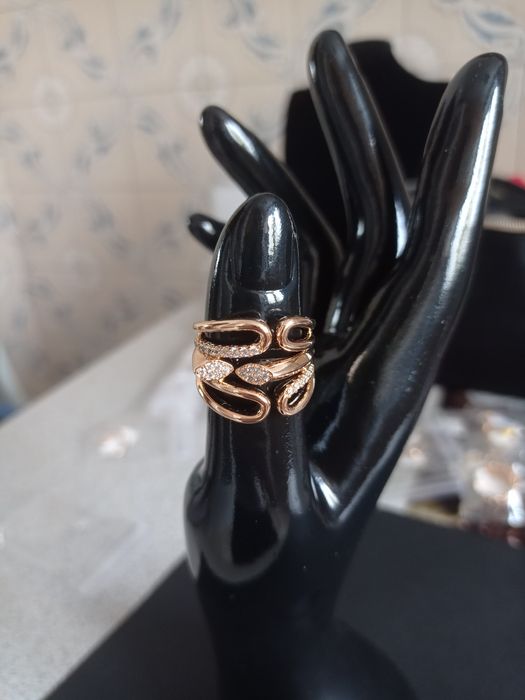 Elegancki pierścionek regulowany stal chirurgiczna