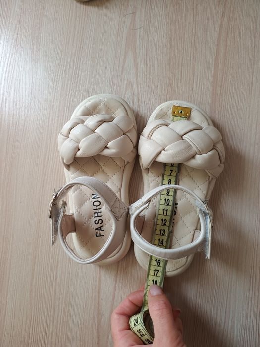 Босоніжки для дівчинки