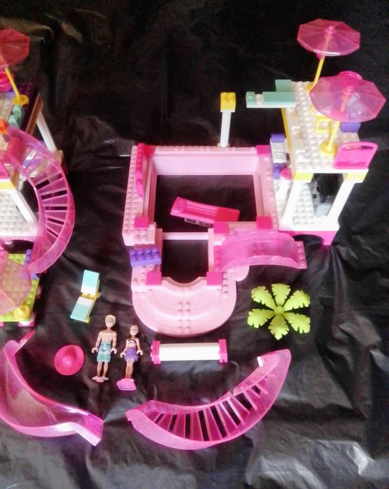 Mega blocks Barbie Festa na piscina  2 sets .