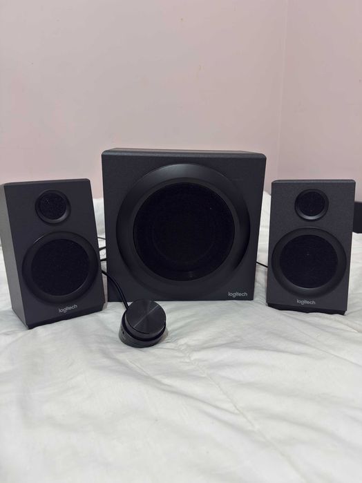Colunas de Som 2.1 Logitech Z333 com Subwoofer (80W Pico / 40W RMS)