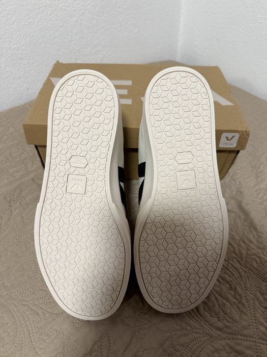 Tenis Veja Branco e Preto