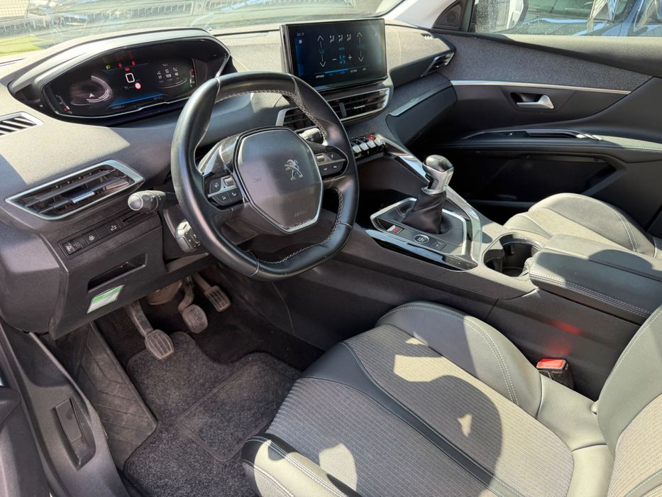 PEUGEOT 5008 1.2 PURETECH 130 CV – 2021 – 7 LUGARES – IVA DEDUTÍVEL