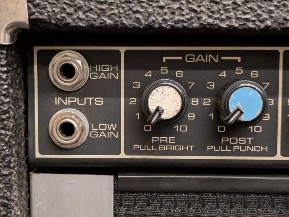 Amplificador de Baixo PEAVEY TNT 130 1x15" 130W