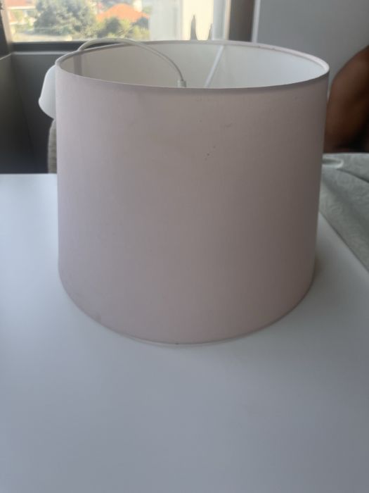 Candeeiro de teto rosa clarinho