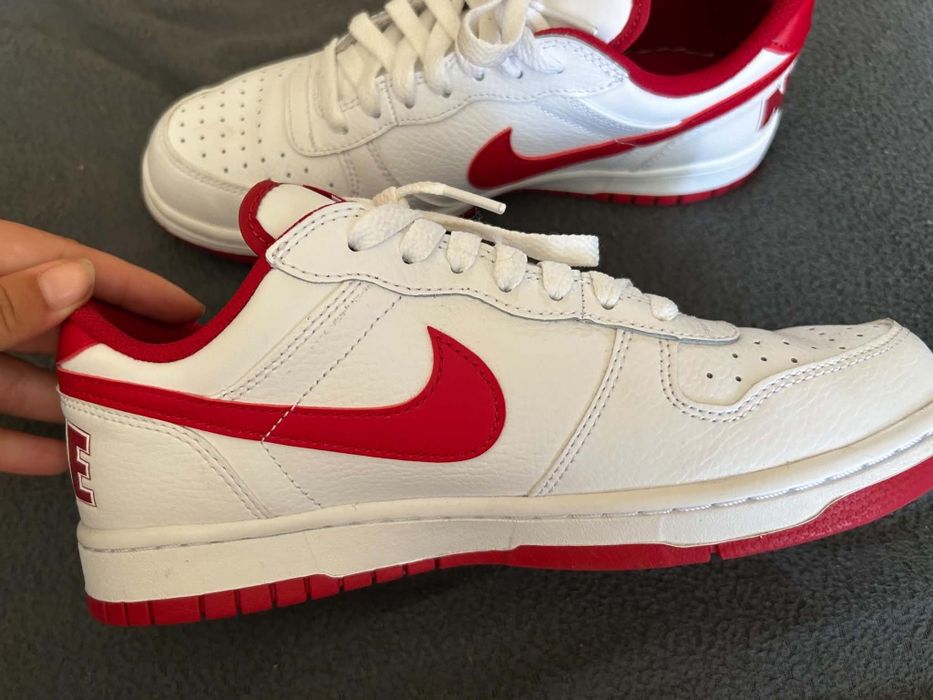 Biało czerwone buty Nike