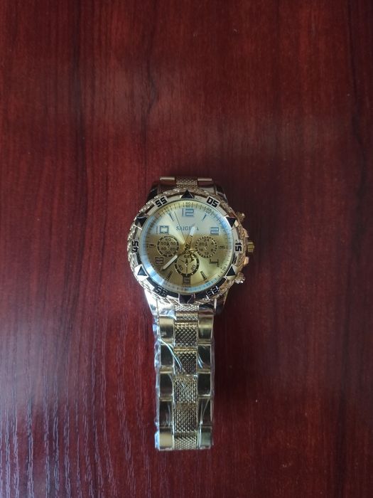 Наручний чоловічий годинник