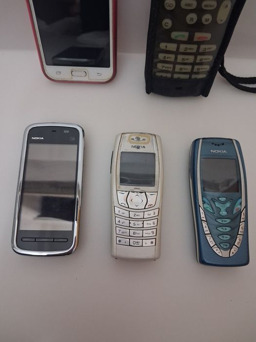 5 Antigos Telemóveis de Colecção