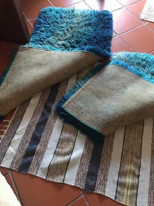 3 Tapetes de lã  (1,5 x 0,8m) e 2 de (1,2 x0,7)
