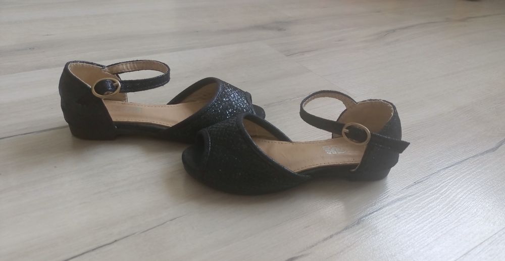 Sandałki dziewczęce r.24