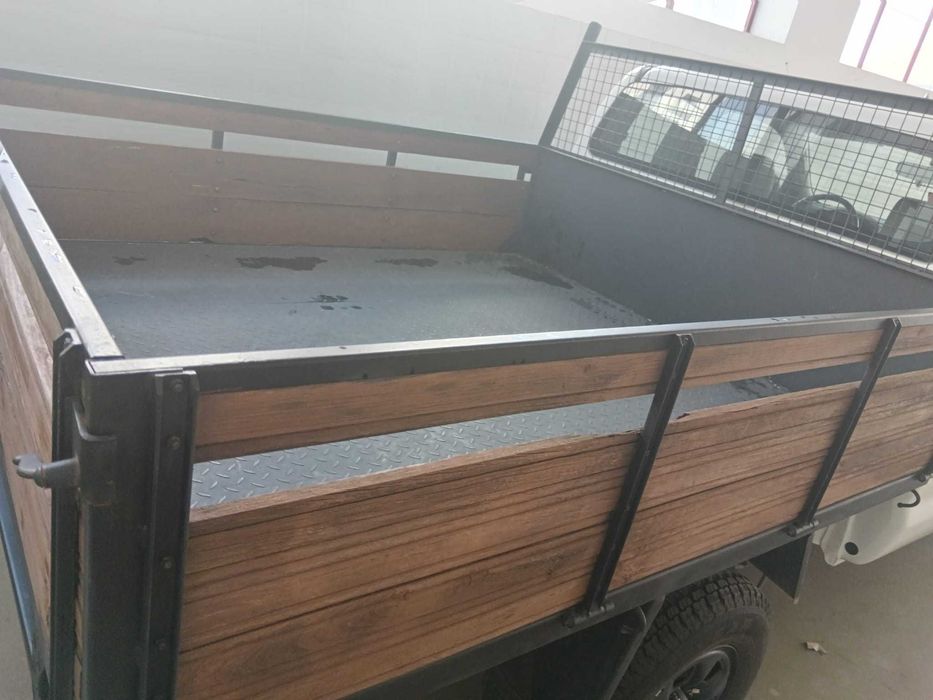 Caixa de madeira jipe Toyota Hillux