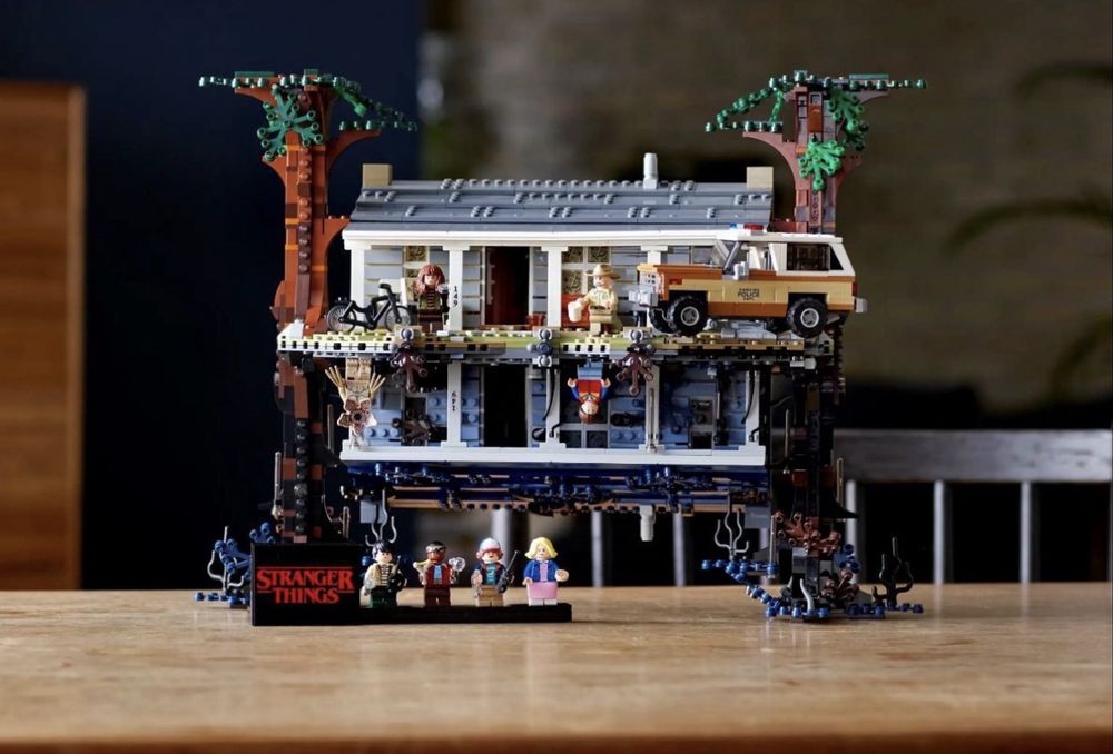 Конструктор Stranger Things: The Upside Down (75810)