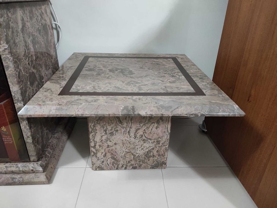 Mesa pequena em Mármore