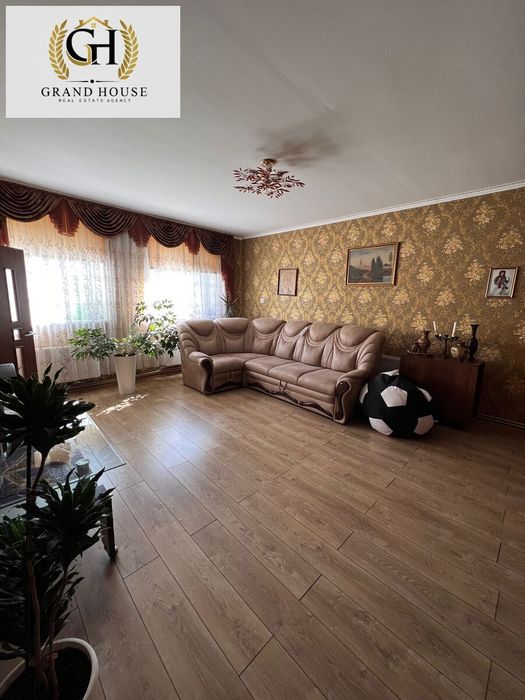 Продам гарний будинок 120 м² на Озерній Балці.