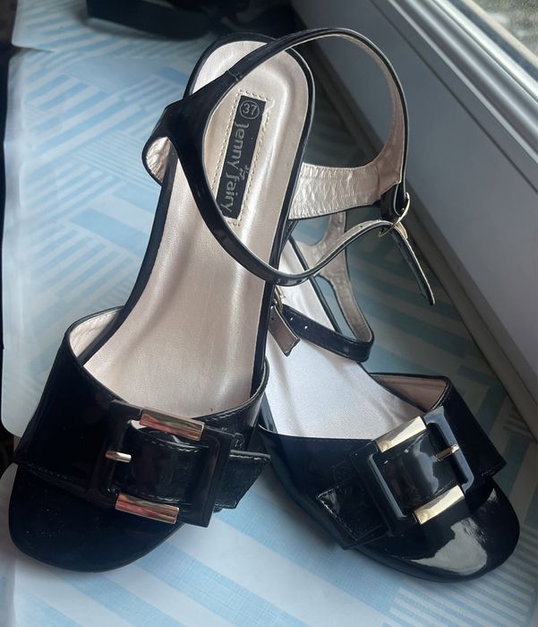 Sandałki na słupku