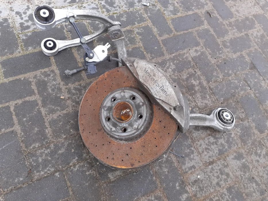 Mercedes C W205 Zwrotnica Przednia Lewa