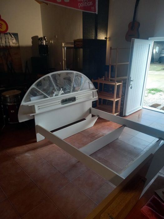 Cama de casal branca