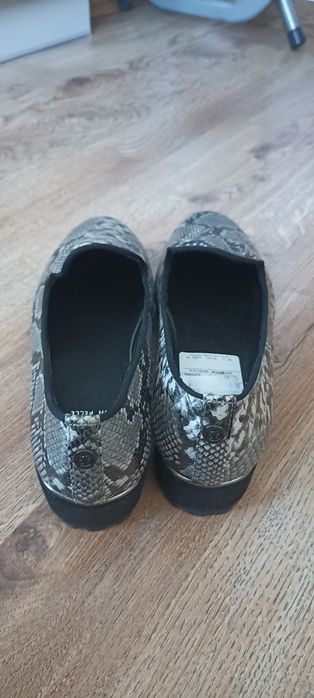 Nowe mokasyny print węża