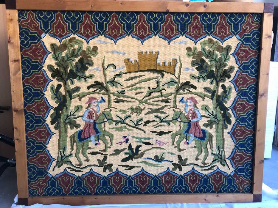 Tapeçaria quadro em Arraiolos de design vanguardista "A Caçada"