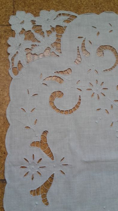 Naperõns de linho bordado Richelieu