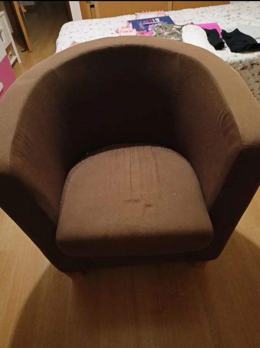 Poltrona sofá castanha em tecido