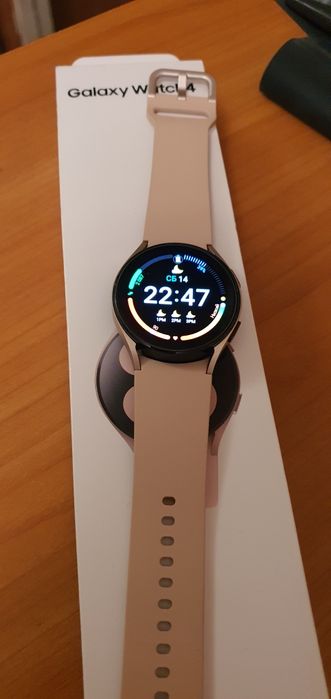 Samsung galaxy watch4 в идеальном состоянии