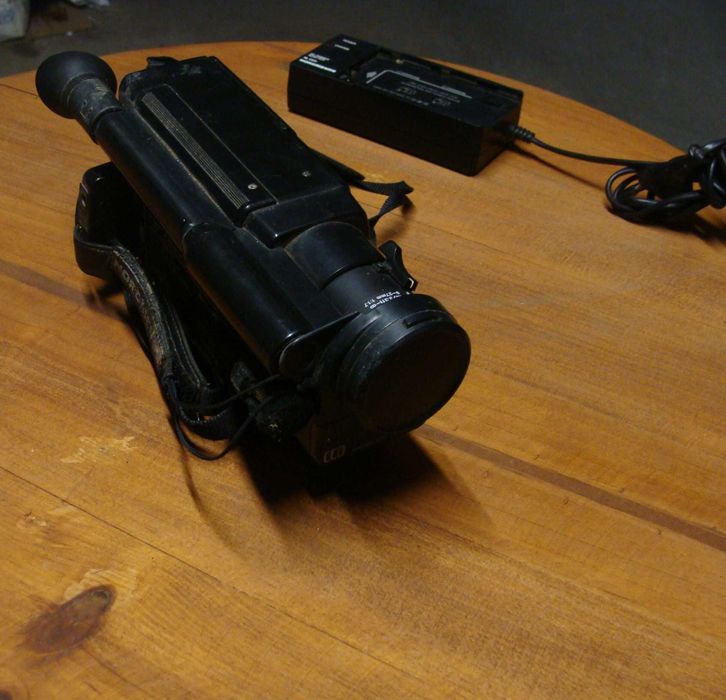 Máquina de Filmar Cassetes - NordMende CV 1100