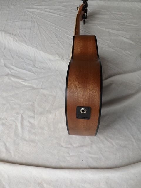 Ukulele baixo eletrificado (bass uk)