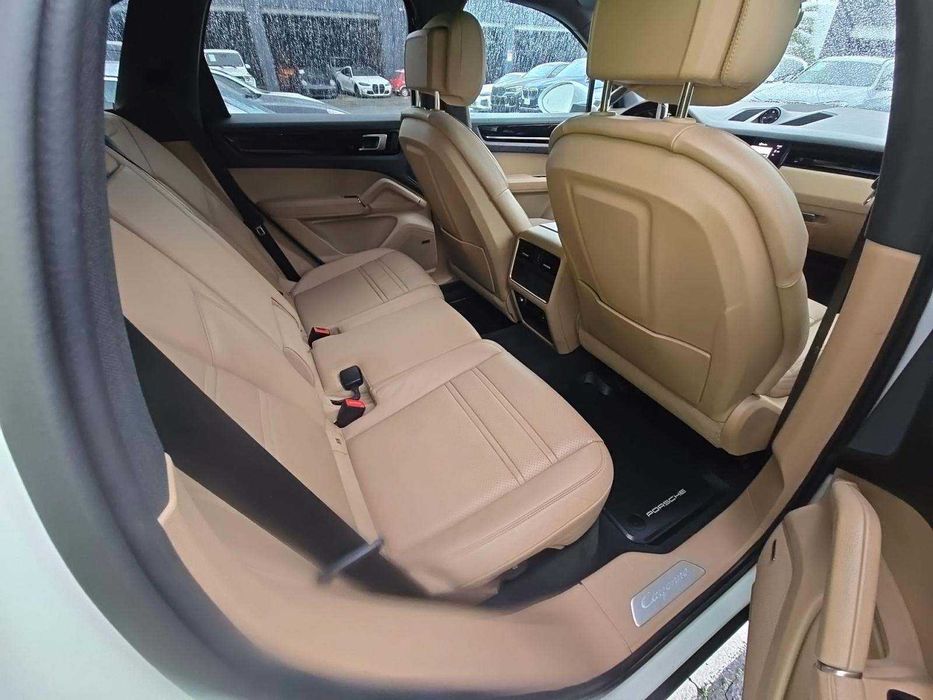 Porsche Cayenne 2023 — це еталон динаміки