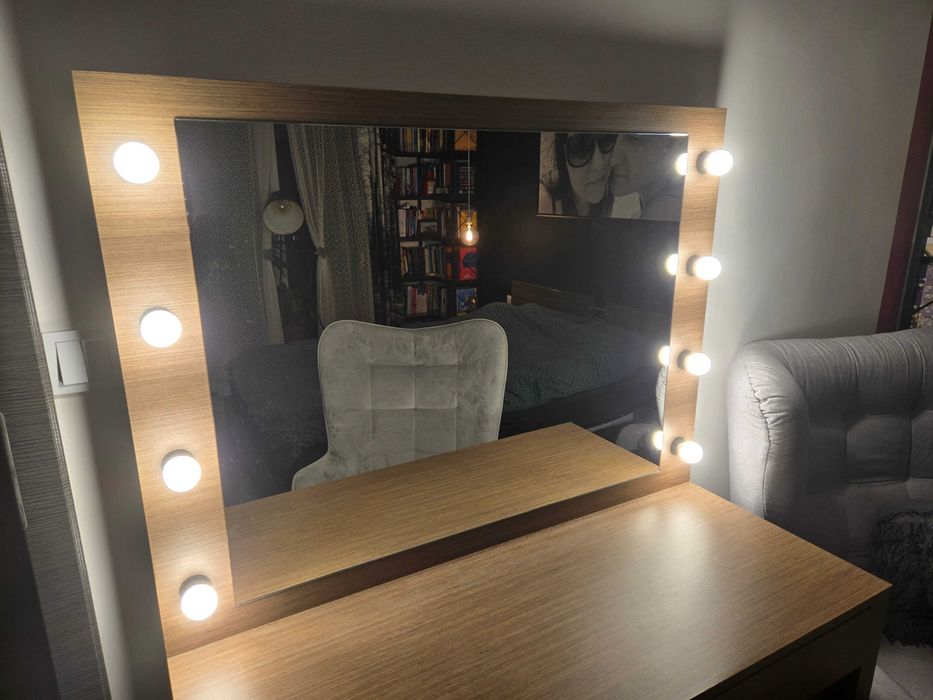 Podświetlana toaletka + regał