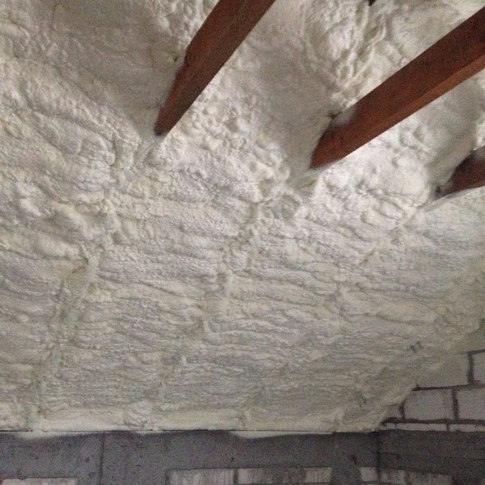 Ocieplenie pianka PUR natrysk poddasza pianowanie piana