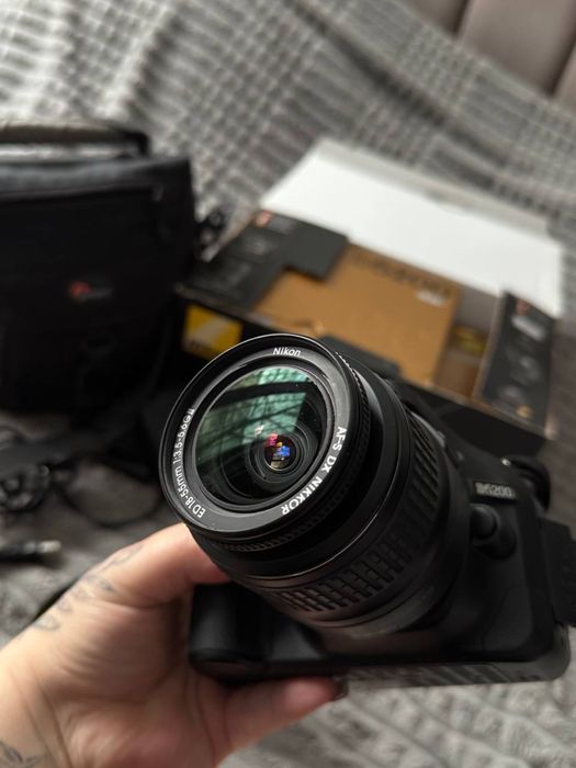 Продам зеркальный фотоапарт Nikon D5200