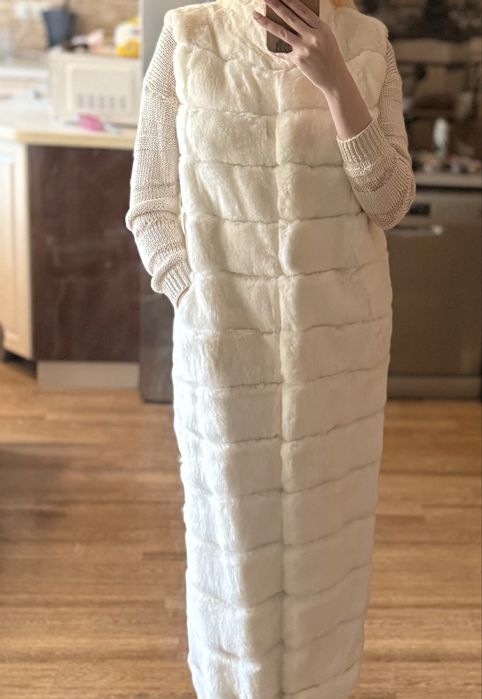 Шикарная белосснежная жилетка из шиншиллы ,натуральный мех