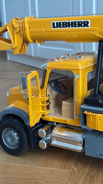 Zabawka dźwig Liebherr Mack