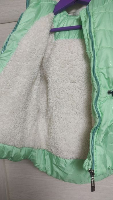 Куртка на дівчинку
